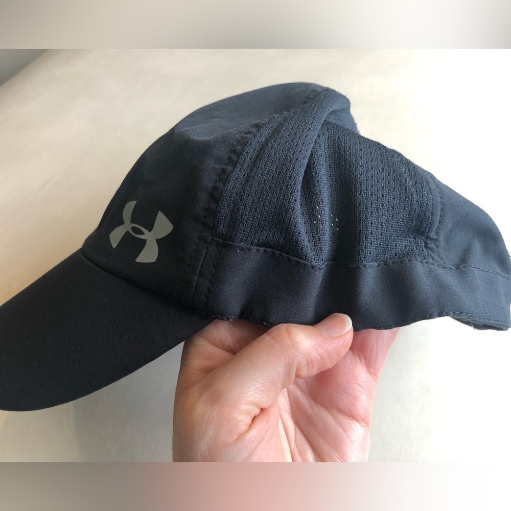 Under Armour athletic baseball cap, black